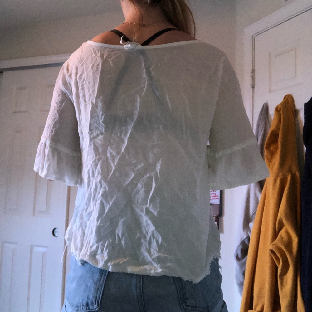 White thin blouse - Picture 3 of 5